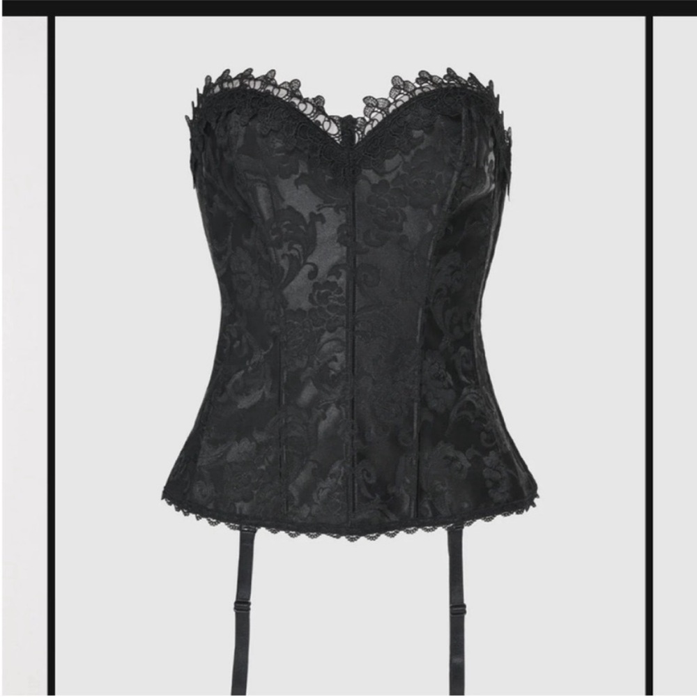 Last one! Hollywood Dream Sweetheart Corset - Black / 14 ×
2 sizes available at - Picture 3 of 4